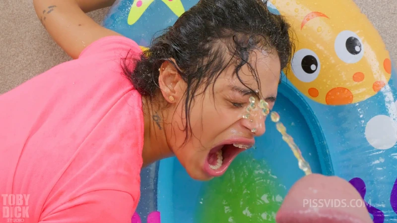 Breiny Zoe has a hot yellow shower